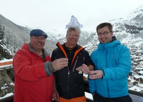 P1050527  Beachte das Matterhorn, wie es sich aus dem Nebel zeigt.....